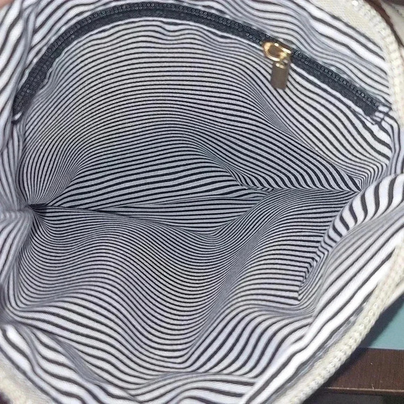 NWT Vegan Light Grey Crossbody Purse - Picture 6 of 6